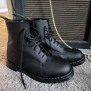 Solovair Black Greasy 8 Eye Derby Boot